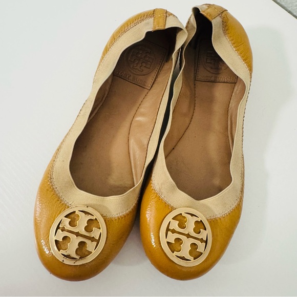 Tory Burch Caroline Size 6M Beige Elastic and Leather Ballet Flats - Picture 2 of 11